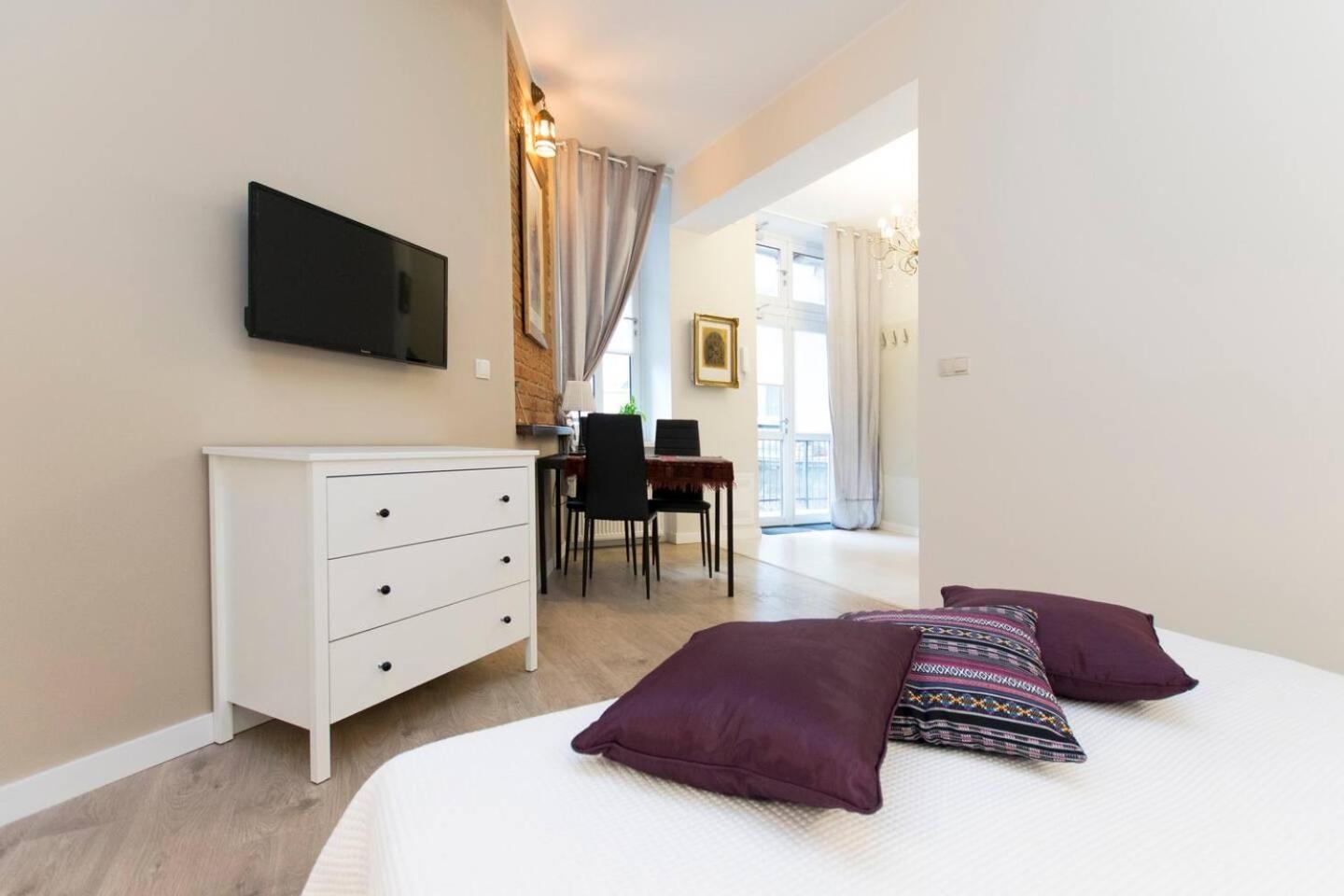 Studio Apartment King Bed