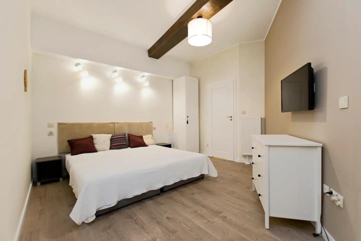Studio Apartment King Bed